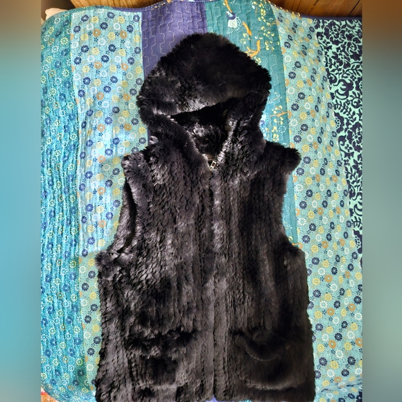 Knitted Rabbit Fur Vest with Hood - Picture 2 of 5